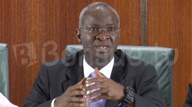 BonsueTv's tweet photo. MAN, NECA disagree with Fashola over State of Roads in Nigeria. https://t.co/So0G9nPvLv https://t.co/fGdmIyoMkU
