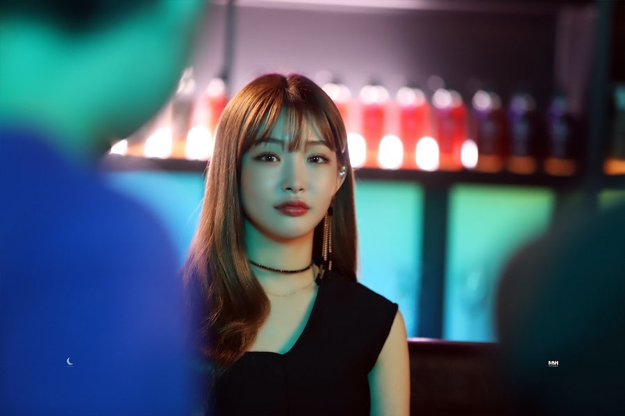 ChunghaItalia's tweet photo. [INSTAGRAM] 191107 
📸 Servizio pubblicitario #SnapShot

🧴👀🖤

#청하 #CHUNGHA #Flourishing @mnhent_01 @CHUNGHA_MNHent #BYULHARANG #MAMAVOTE #chungha 
#FOAMYFORME https://t.co/g870LrbOzV