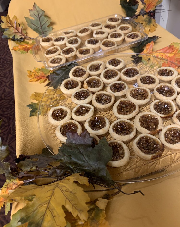 FranciscanHCC's tweet photo. Pecan Pie treats put smiles on everyone’s faces! 😋 #SmilesForMiles #CreativeCooks #TrilogyLiving https://t.co/Jk1HihkXxk