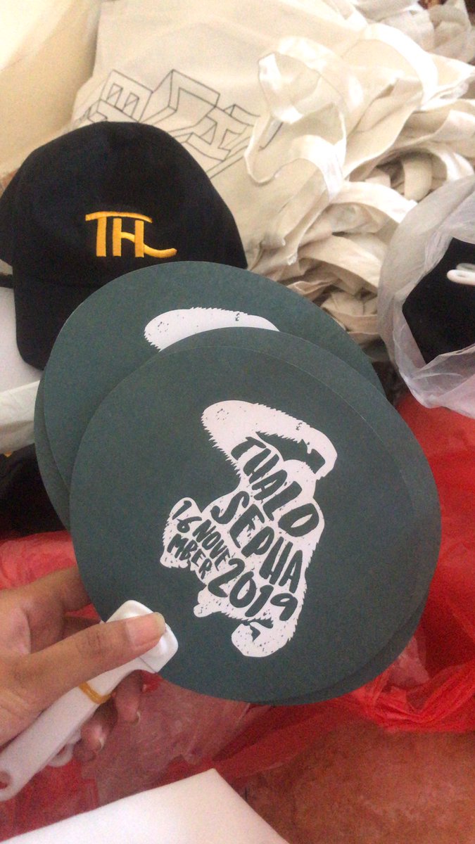 Yakali gak beli merchandise AKSI