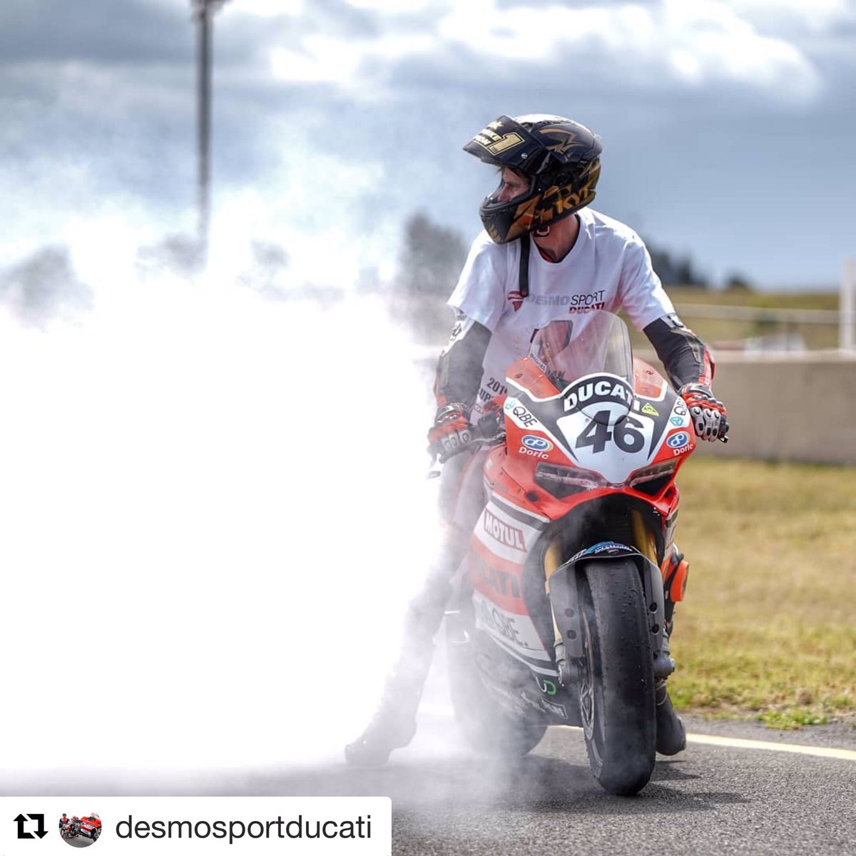 DucatiClub_Lodi's tweet photo. Mike Jones
2019 Australian Superbike Champion! #ducati #forzaducati #doclodi #ducatilodi https://t.co/rfCygh90fU