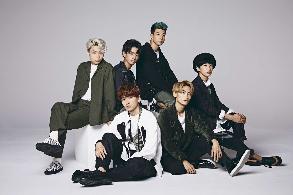 watwing_info's tweet photo. 以上6名でこれから『WATWING』として活動していきます‼️
パフォーマンスを通じて一歩踏み出す勇気を与えたい！みなさんを応援してあげられるようなグループになりたい！という思いを胸に全力で羽ばたいていきます！
SNSでデビューまでの様子をUPしていきますので、ぜひチェックしてくださいね👀 https://t.co/9iNyJfwAqe