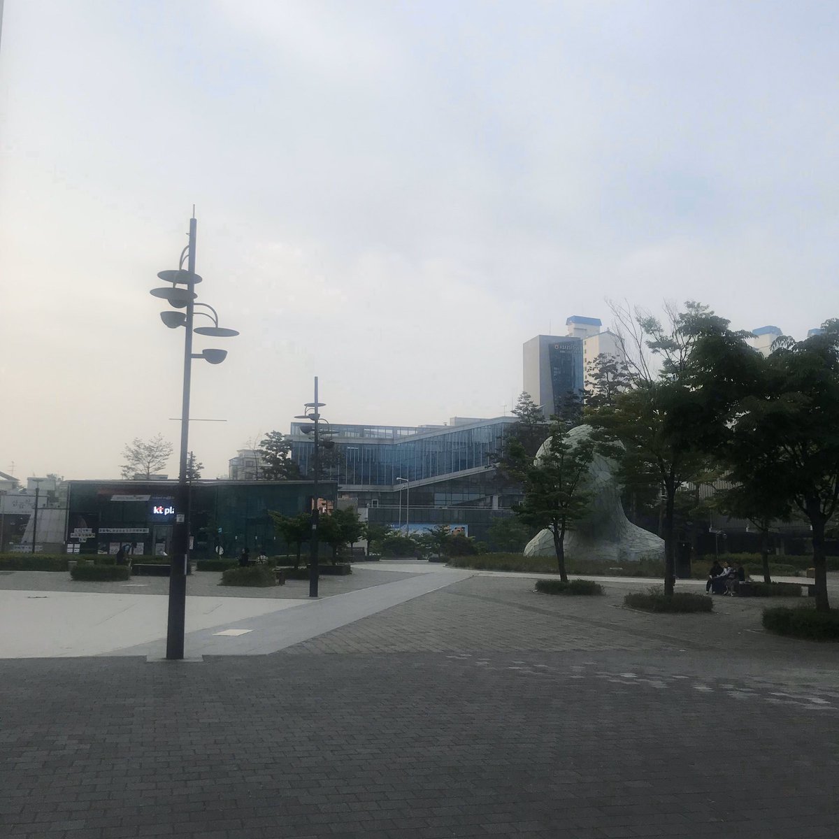 레블리 STAFF tweet media