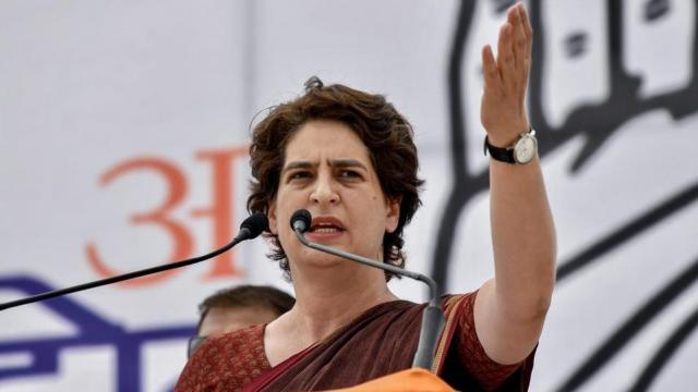 UpKhabarin's tweet photo. अर्थव्यवस्था की हालत पतली, घट रहे हैं रोजगार, शासन करने वाले मस्त, जनता हर मोर्चे पर त्रस्त: प्रियंका गांधी - https://t.co/QNdOeBIR6a https://t.co/AvFRMRK9bH