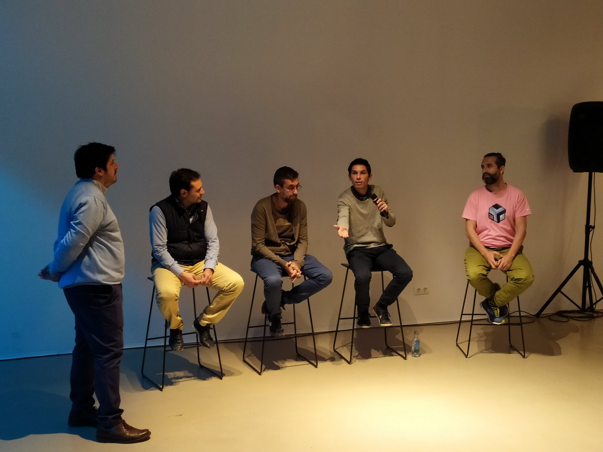 EstherAlonso_M's tweet photo. "Blockchain es un instrumento de cambio social" @mcaballero en evento #blockchain_alicante. "Se puede tokenizar cualquier cosas que aporte valor a un tercero"...en @tutellus te " pagan" por estudiar. 
#NoVengaisAlicante #TalentoTech #TalentoIT #recruit4techs https://t.co/Y23PXGxp7p