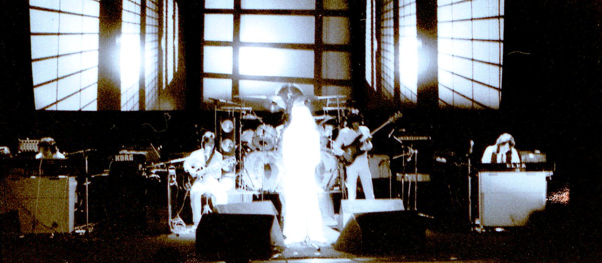 AkiraHanamoto's tweet photo. 2019.11.4 新●月Project with 北山真のステージは、基本的に1979年のデビューコンサートを現代的にバージョンアップさせたものです。本来、新月は映像と音と肉体表現が統合された総合表現をその眼目としていましたので、今回、本来の新月スタイルを未体験の方々にもお披露目出来て嬉しく思いました。 https://t.co/13hyiNVqGT