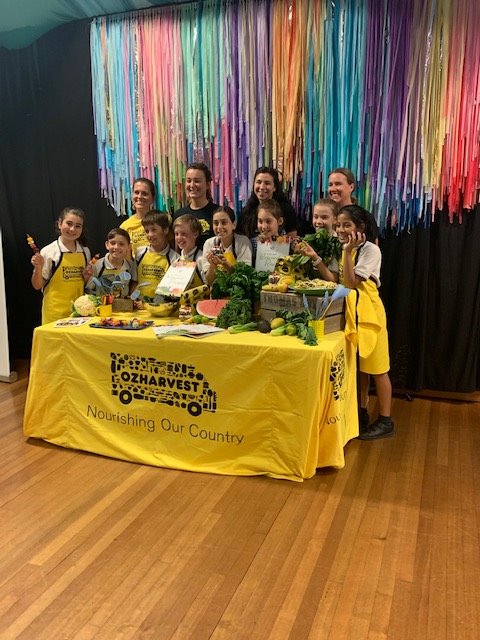 Today <a href="/bellevuehillPS/">Bellevue Hill Public School</a> Year 5 students and teachers supported the launch of  <a href="/OzHarvest/">OzHarvest</a> #FEAST program. Students learnt the importance of reducing food waste in their homes, school and the community. Students then created a recipe that addressed using rescued food <a href="/colinfass/">colin fassnidge</a>