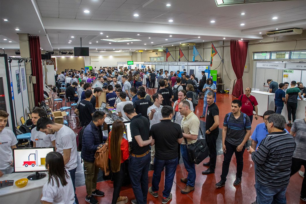 DrMartinezUNLaM's tweet photo. Si vienen a recorrer la 15° edición de #ExpoProyecto, se van a sorprender con lo creativos e innovadores que son los desarrollos tecnológicos que crearon los alumnos de Ingeniería de la @unlamoficial y de las escuelas las técnicas. Hasta el viernes 8, en el Salón de las Américas. https://t.co/9OH5ly5I9W