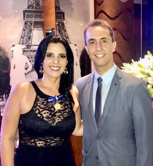 dederoriz's tweet photo. Minha esposa ingrid Pitman Roriz foi condecorada com a medalha da Marinha, pelos seus relevantes serviços prestados na Câmara Federal. Um orgulho pra mim, como marido, Pai e conselheiro, é como se eu tivesse recebendo também parabéns meu Amor @ingridpitmanroriz

#marinha https://t.co/qUO7JM3d8z
