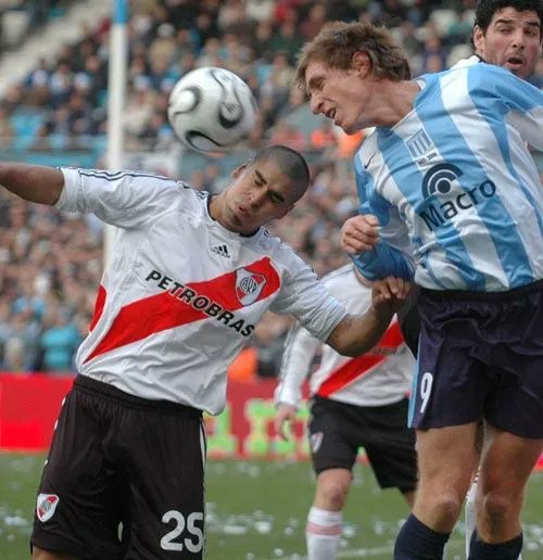 gabriel_grasso's tweet photo. Pablo Albornoz, Presidente de @Club25deMayoVic , me confirmó que están negociando con Jesús Méndez para venir a jugar el #CopaVictoria con el #Mayense.
El ex #Boca y #River , entre otros, tiene ganas de jugar este torneo.
Si se da, sería otro gran salto de calidad para la copa. https://t.co/B5U9Z5Y0qt