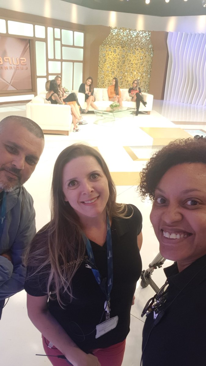 Annelost's tweet photo. #superpop turma dos bastidores. https://t.co/2XASWBKLOO