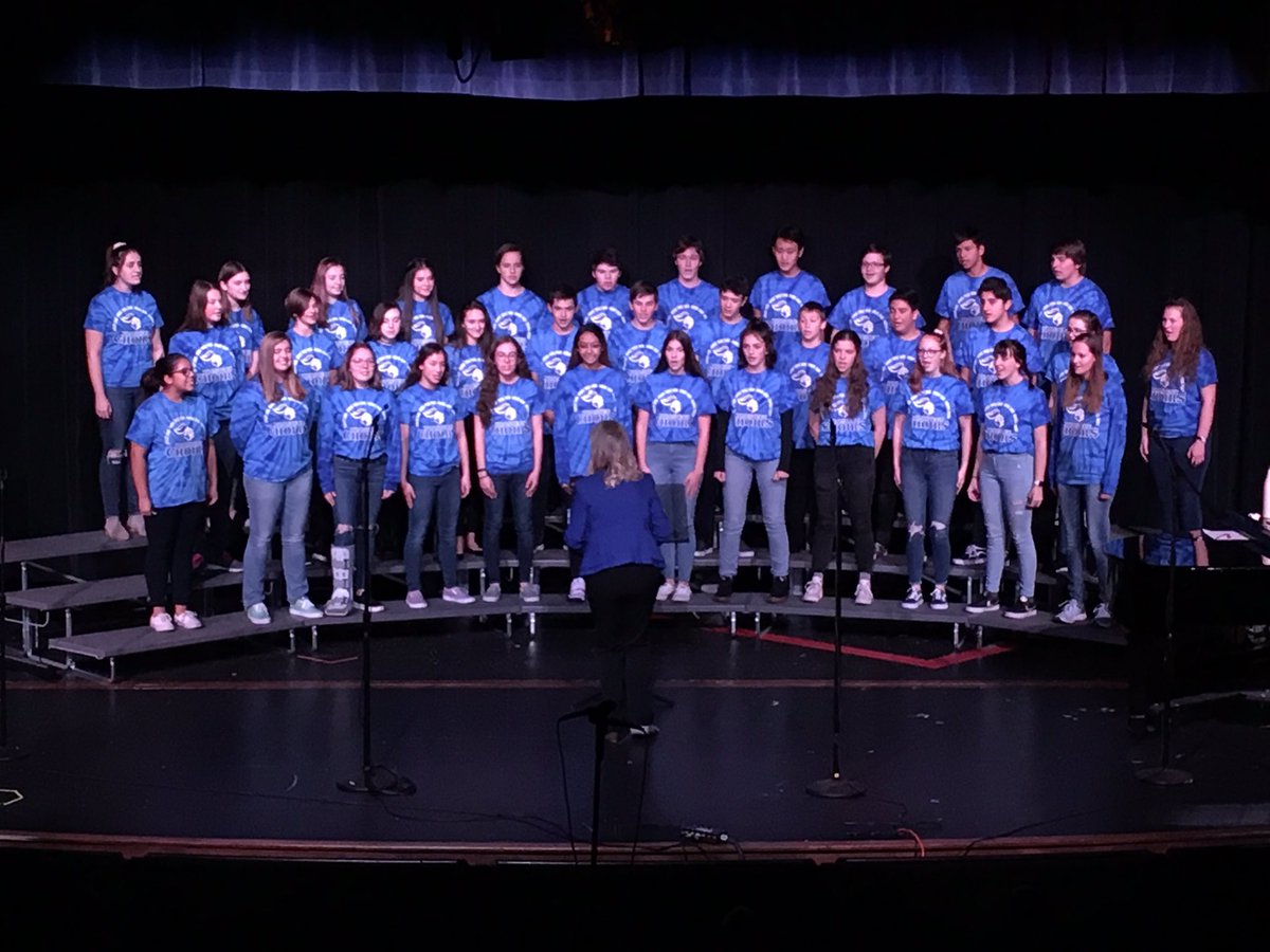 prospectband's tweet photo. The @ProspectChoir Fall Concert ended w/powerful performances by (a new group!) The Singing Blue, Honors Choir, The Madrigal Singers, & Onset #fallconcertseason https://t.co/6DhzPA3g01