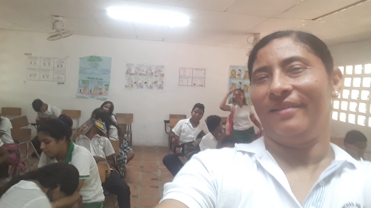 CarmenDorisGon1's tweet photo. #Transformomispracticas impartiendo conocimiento con amor a los estudiantes del futuro, @CarlosAraujo92, @albertoemiprado, @Francybamado, @CreoUnimag, @Unimagdalena https://t.co/B3OoEsSIjt