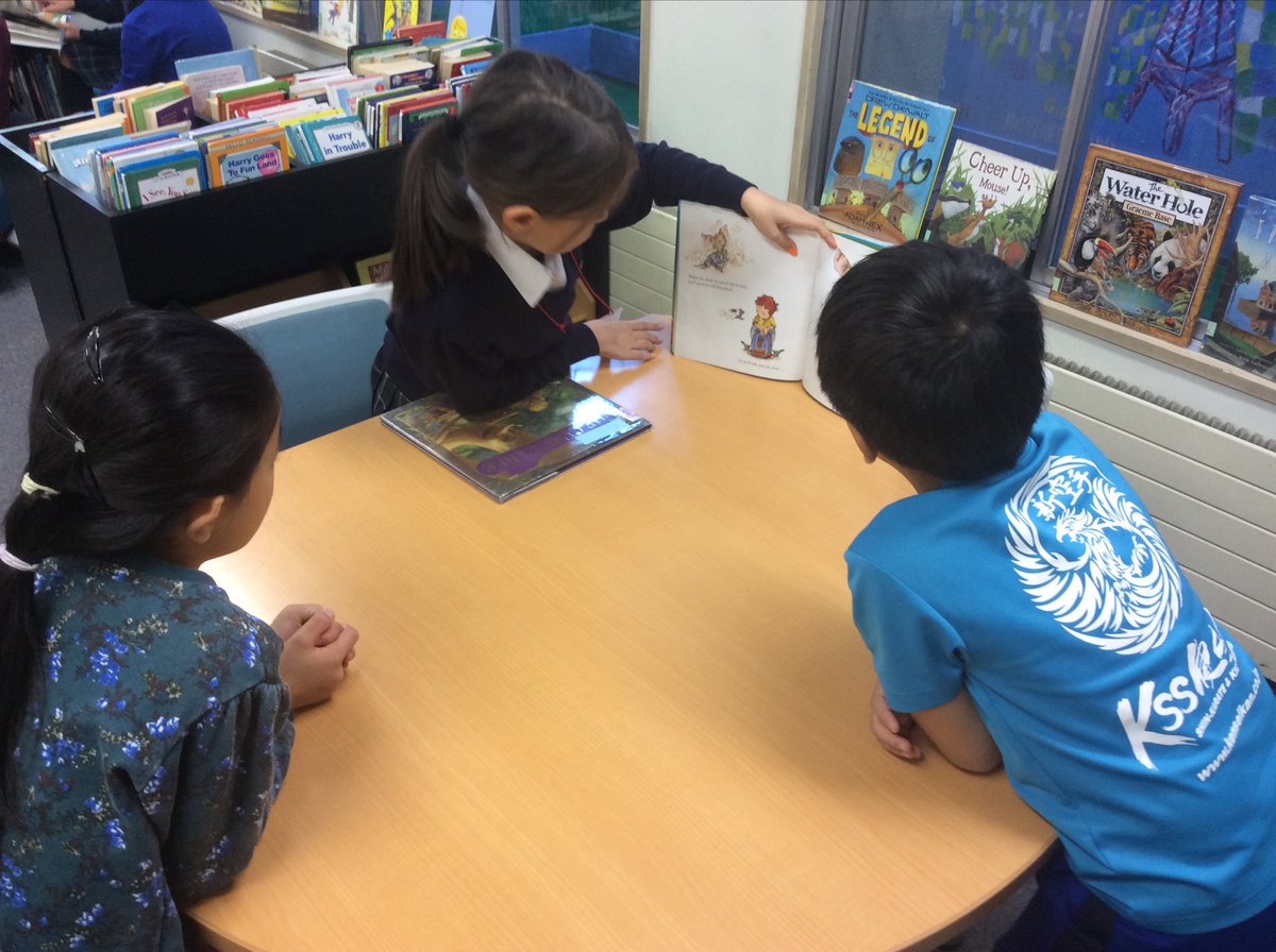 Breaking down language barriers by sharing books！
