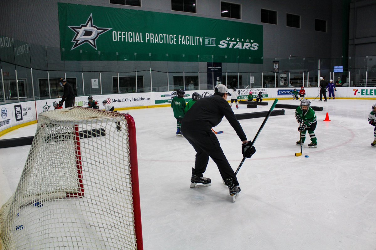 StarCenters's tweet photo. Denis Gurianov spent his off-day skating with kids at Hockey Academy 🤩 #gostars https://t.co/lCMh4rjlx0