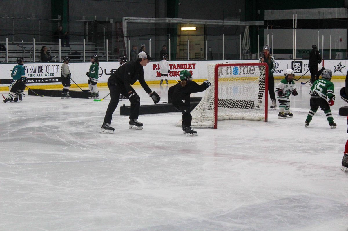 StarCenters's tweet photo. Denis Gurianov spent his off-day skating with kids at Hockey Academy 🤩 #gostars https://t.co/lCMh4rjlx0