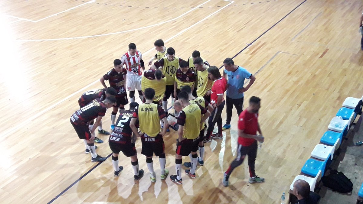 #Futsal #AFA #PrimeraDivisión 

¡¡ FINAL DEL PARTIDO !! 

Racing Club 3 Barracas Central 1 (Nahuel Bontempo) 

El barraqueño no pudo liquidar la serie y jugará un tercer partido el sábado en Villa Modelo por la clasificación a semifinales. 

#Playoff
#VamosBarracasCentral