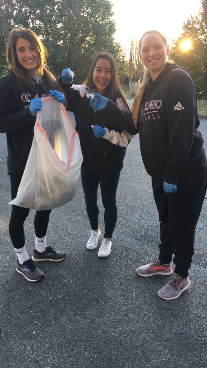 cumountainlions's tweet photo. .@MtnLionSoftball out in the community Wednesday picking up trash during #MECGivesBack Week
Photos courtesy of Amber Stokes https://t.co/Vp86kZ2Oig