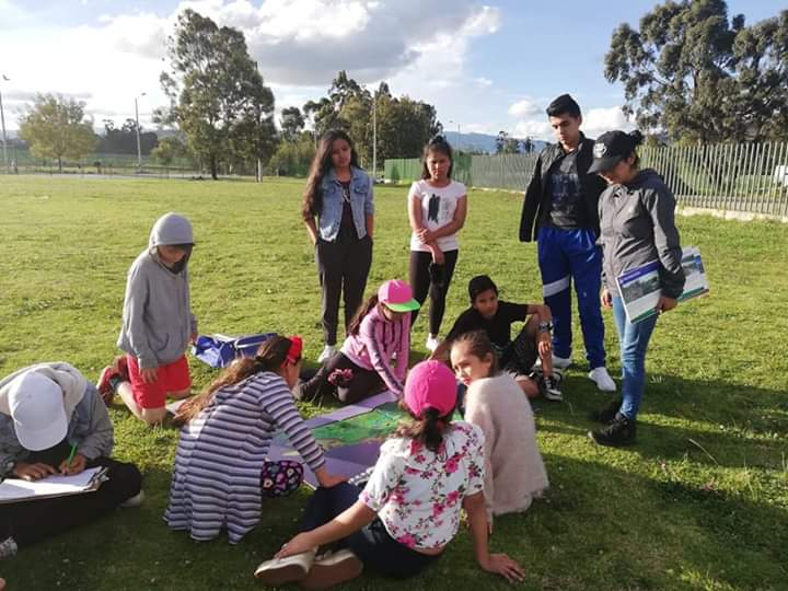 Nuestra Secretaría de Ambiente capacitó a 14 jóvenes del Programa Cine, Tv y Casting de la Casa de la Juventud de la Secretaría de Desarrollo Social.

La jornada se llevó a cabo en el aula ambiental del humedal Los Patos,