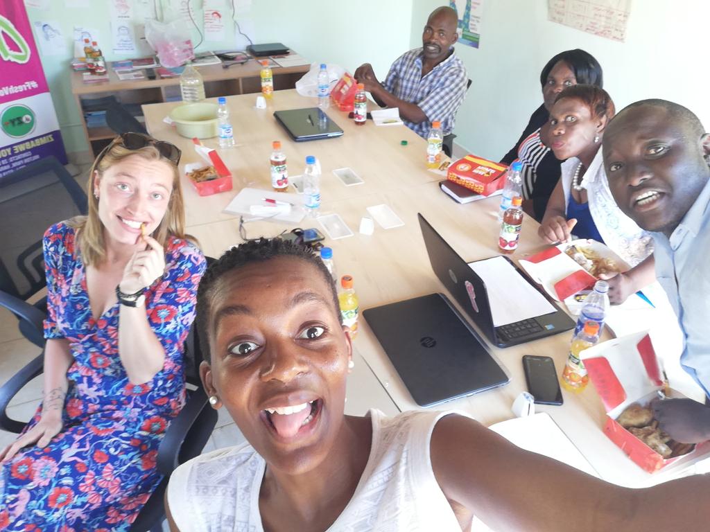 PimLooze's tweet photo. Catching up on the work of these amazing PLHIV community representatives for the CCM Zimbabwe. Maitabasa! #communityreps #ChickenInnLunch @znnpinfo @Zimyungpoz @gnpplus @AnnahSango https://t.co/PwQrjinEyK