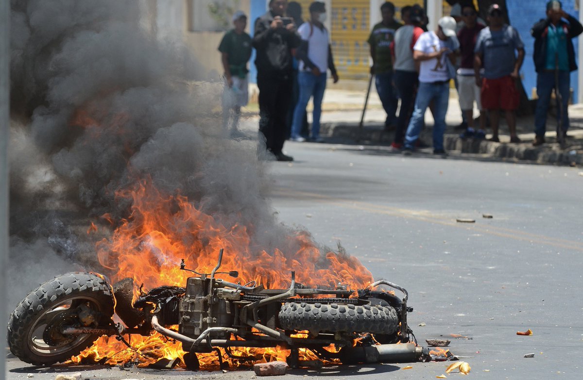 CNNEE's tweet photo. Un muerto y 89 heridos en Cochabamba durante las protestas https://t.co/GRAEFVG23H https://t.co/HBK5IEEL4m