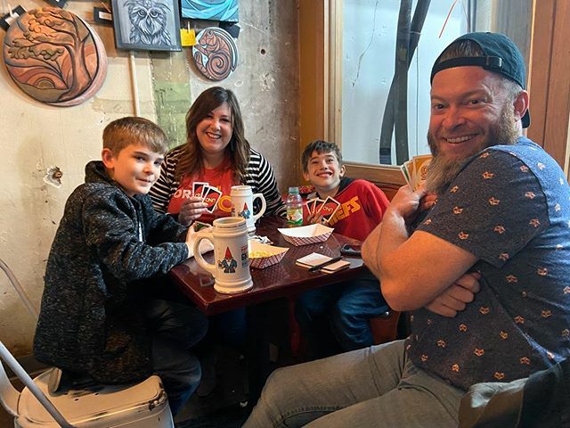 jencoleICT's tweet photo. Yaaaay fun game night at @hoppinggnome when @tiltnado makes a spontaneous Wednesday night trip to Wichita 🥰🥰🥰 | #ruffplusjmoney #boymomlife #familygamenight #unocards #ictbeer #hoppinggnome #meaningfulmoments #supportyourlocalanything #drinklocal #myboys https://t.co/azd7wLQbYw