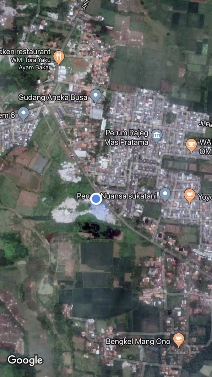 ismawati64's tweet photo. @ramanbharath1 @BaselAction @ToxicsFree @ciel_tweets @BaliFokus @walhinasional @ecotonID @ICEL_indo @aliansizwid 😈
I found a sack w/ Indian company name in a waste dumping area near Jakarta.
I think Harvestindo bought the PET resin from Gujarat.
The diverted containers contaminated w/ hazardous waste ☠️ended up in Adani to supply a company in Gujarat. @DownToEarth_IN
#ReturnToSender https://t.co/QcIQkMGiL5