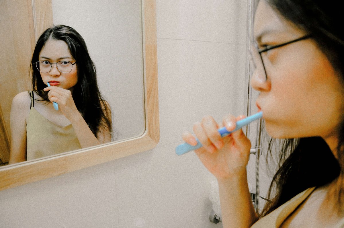 TamborelloDDS's tweet photo. You shouldn't brush your teeth after vomiting or reflux. This can actually cause more damage to your teeth. Instead, use water to rinse out your mouth out once you're feeling better. https://t.co/KNGZNwX2zN
