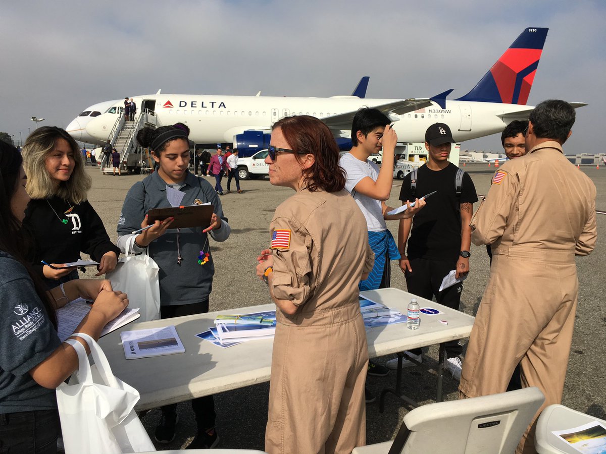 astrogerly's tweet photo. My job has some perks... ✈️ #LAXAviationCareerDay #FlyNASA #LoveMyJob https://t.co/jRXtLDEuYW