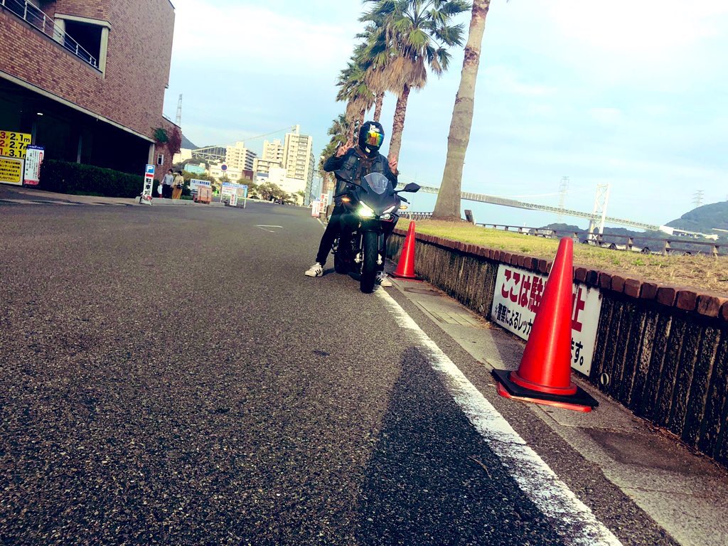 nao_n613's tweet photo. 名前：なおき
性別：男 
年齢：20
住み : 福岡
車種：CBR250RR  MC51
身長：170
足つき：ベタベタ
好き：バイク.ゲーム
一言：ツーリング誘ってください🙇‍♂️
初心者ライダーですがよろしくお願いします😆

#バイク乗りとして軽く自己紹介
#バイク乗りと繋がりたい
#バイク好きと繋がりたい https://t.co/DBkljnqRfF