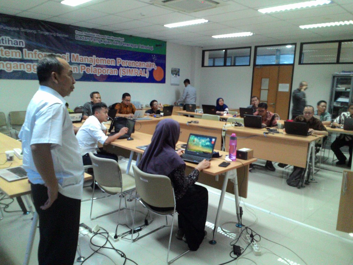 ptik_bppt's tweet photo. PTIK BPPT mengadakan pelatihan JasperReports Server tanggal 30 Okt - 1 Nov 2019 untuk pembuatan report di Simr@l. Peserta pelatihan dari Kabupaten Lebak dan Kabupaten Bantul yang merupakan mitra Simr@l
#BPPTSolidSmartSpeed
#Simral
#jasperreports
#PTIKBPPT
#TeknologiUntukNegeri https://t.co/BFbXbtrPmF