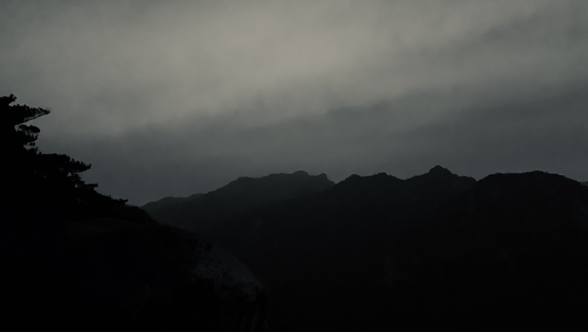 SeoulHike's tweet photo. In the dark, they take on a whole new character. Join our Sunset Trail tour before the season ends! https://t.co/COqjGdfvwp