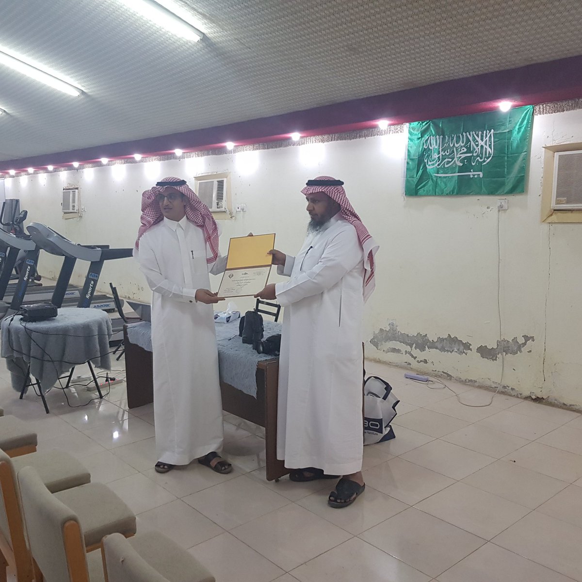 FHF14144's tweet photo. اقامة ورشة عمل في ف�� التصوير الفوتوغرافي مساء الأربعاء في مقر لجنة التنمية بالجنينة بالشراكه مع معهد السلامه للتدريب https://t.co/oRnlIFaeae