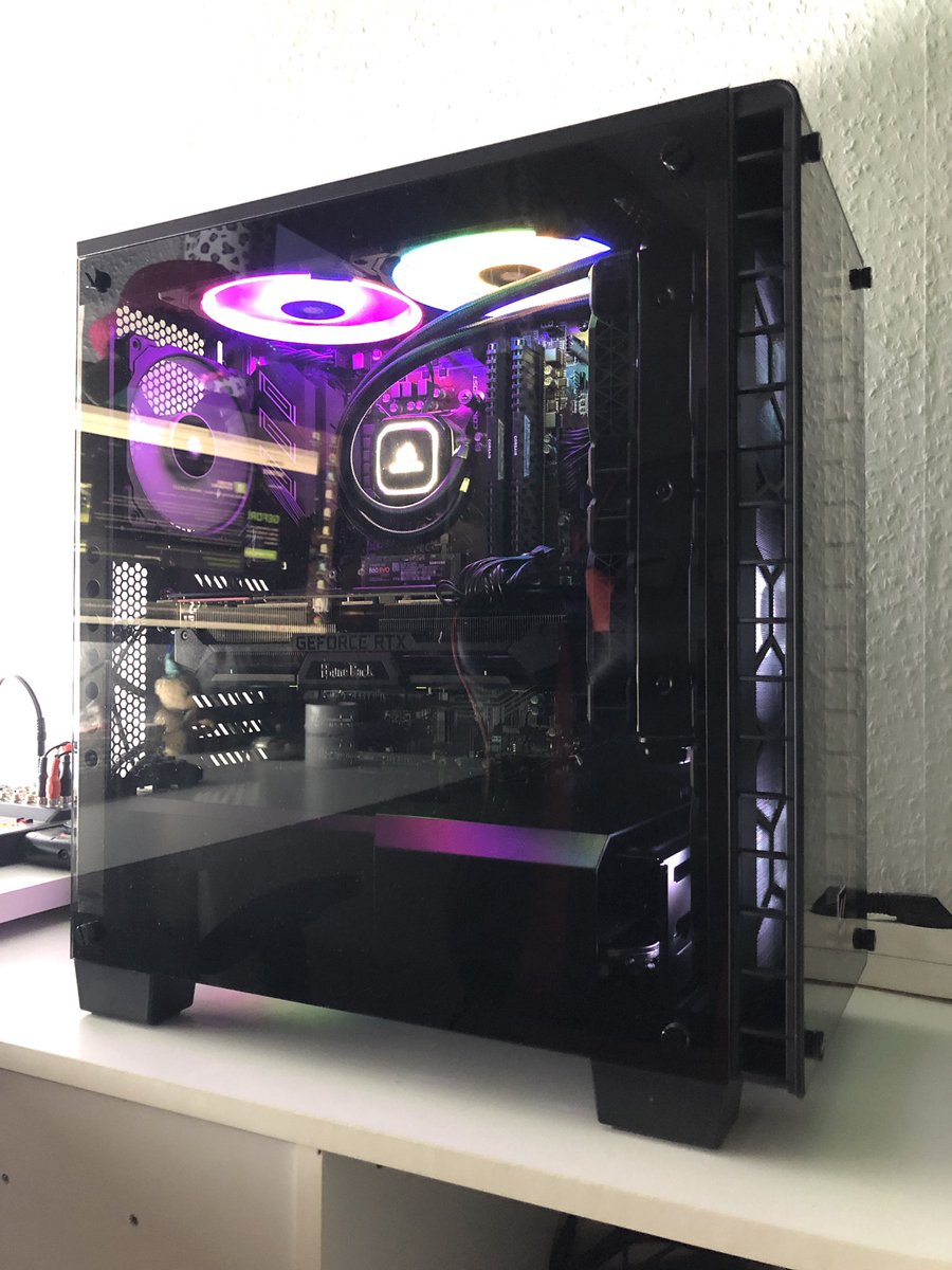 benontheroadTV's tweet image. Cooles Teil und bin begeistert bis jetzt aber was ich nicht wusste neue Grafikkarte hat keinen 2 ten hdmi nur 4 Display Ports luuuul #mifcom