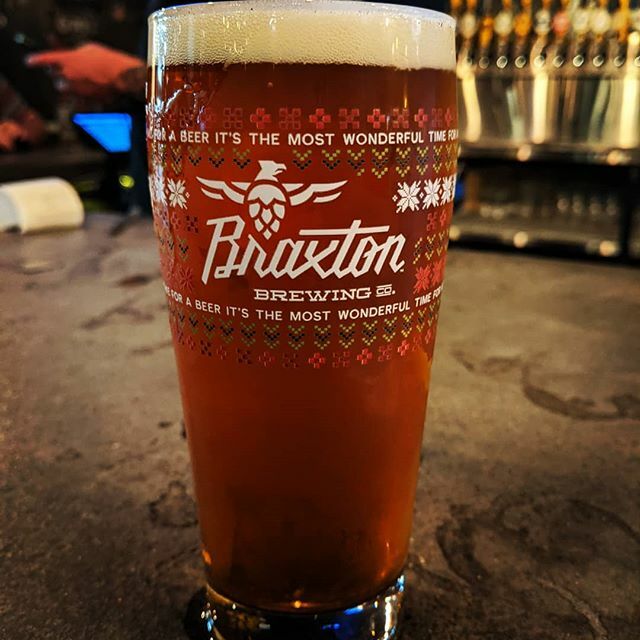 castevens74's tweet photo. It's the most wonderful time for a beer. @braxtonbrewco Jubilee, Imperial Double IPA.
.
.
#craftbeer #kentucky #covington #covfefe #instabeer #beertography #liftonetilife #queencityfresh #ipa https://t.co/eVI20F1drW