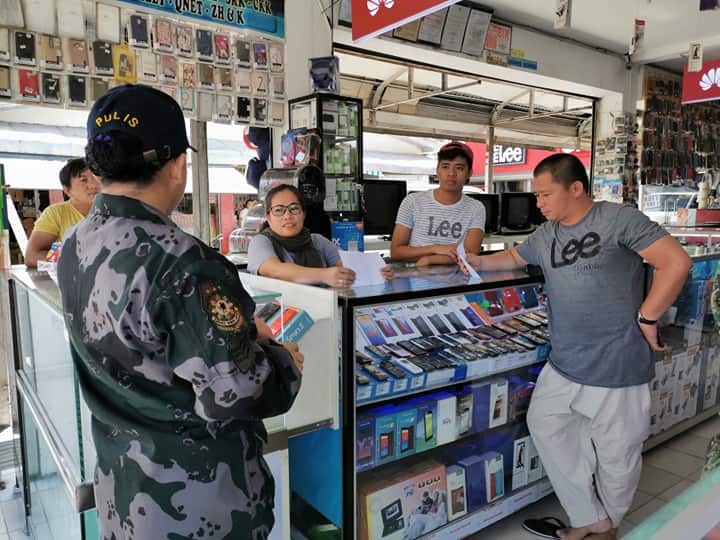 PNPtabukcity's tweet image. Engagement with the Muslim vendors along Quezon St., Dagupan Centro Tabuk City.

#CrimePrevention
#CamapignagainstIllegalDrugs
#NoToCPP_NPA
#PNP
#PNPCares
#PPP2030