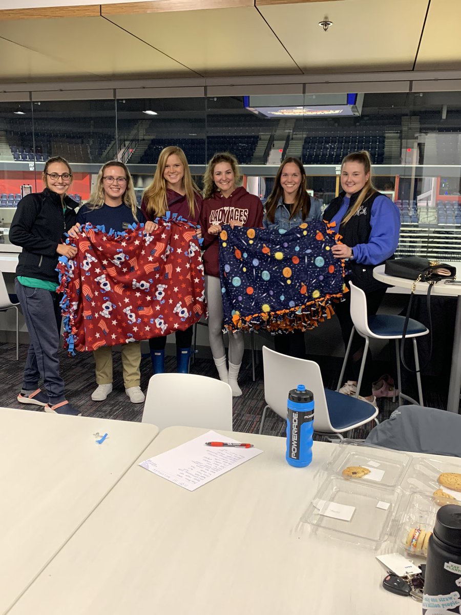 USI_WGolf's tweet photo. Had the opportunity to make tie-blankets for kids at the Ronald McDonald house in Evansville! 
Thanks for the opportunity @USI_SAAC https://t.co/DqPsXsP1DU