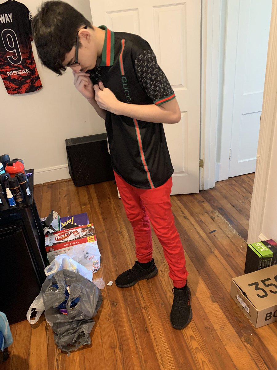 swaywtw's tweet photo. hol up is dat sway wif a fit on 😳😳 ngl he do be lookin kinda fresh doe 🤔😰 https://t.co/0v1ZstAoS8