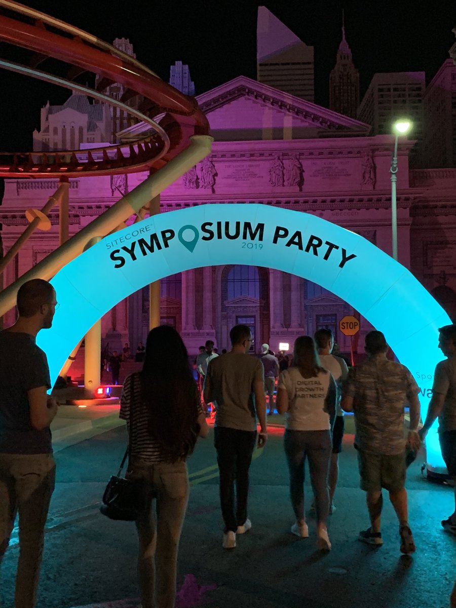 milkabtm's tweet photo. #SitecoreSYM surprised us with this party at #UniversalStudios https://t.co/irlzqQbfkO