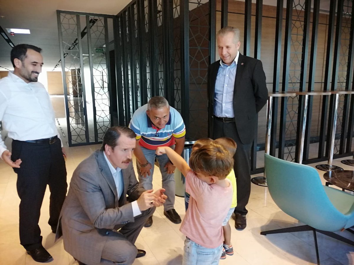 #MebAilemiGeriVer
Sözleşmeli Öğretmenler haksız değil.
Anayasa’mız aile bütünlüğünü öncelemektedir.Ailelerin 3+1 uygulaması nedeniyle yaşadığı stres ve sıkıntı ortada.
Kökten çözüm kadrolu istihdamdır.
Acil çözüm eş durumu tayinlerini ivedi yapmaktır.