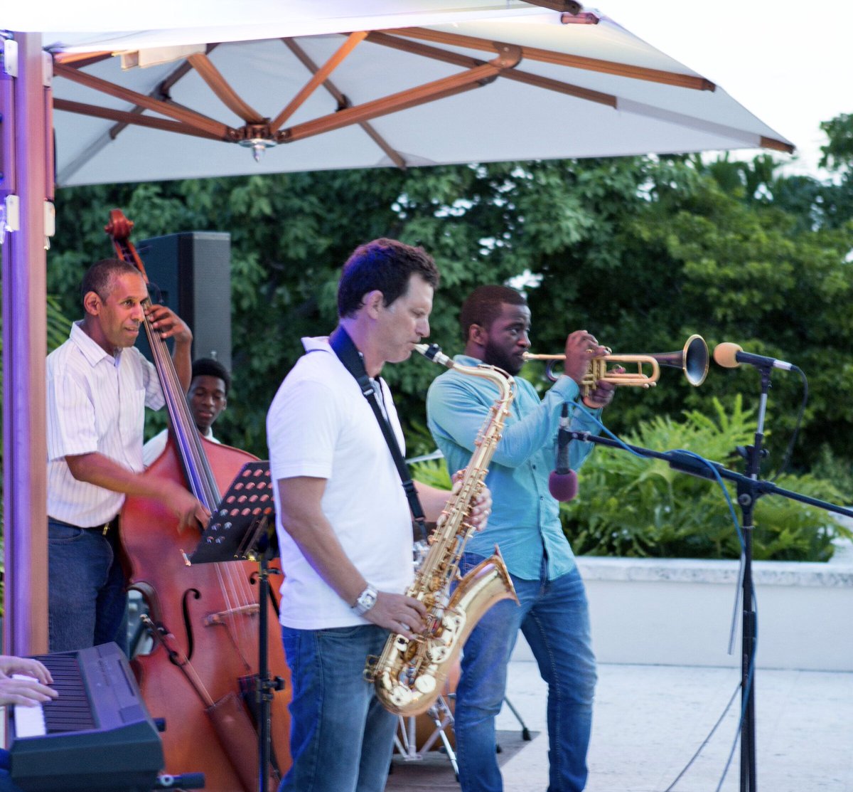 Unwinding Hour this Season
Starting this Thursday November 7 @ 7pm
We are happy to announce that starting from this Thursday November 7, our Unwinding Hour with The Jazz Cats will now be held every Thursday. Enjoy an evening with friends whilst sipping our 2-for-1 cocktails!