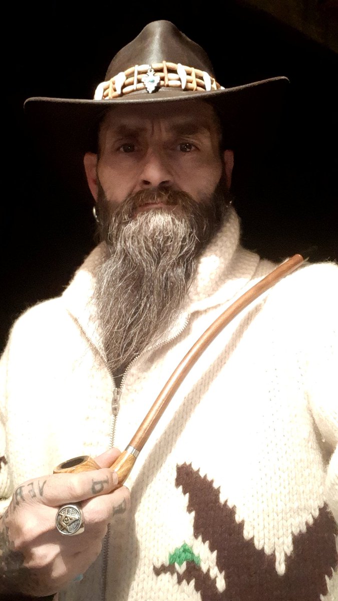 DucktheRoofer's tweet photo. This pic looks like I'm posing for a portrait or a painting lol. I'm feeling pretty good right now I hope you all are also!
Much love & Respect
#MigrationofDuck #DuckTales https://t.co/Ny6pIfHowf