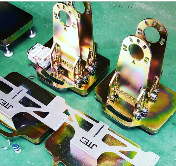 アライメント測定器具用定盤 4台セット ホイールアライメント/調整式/水平だし アライメント測定器具用定盤 4台セット ホイールアライメント