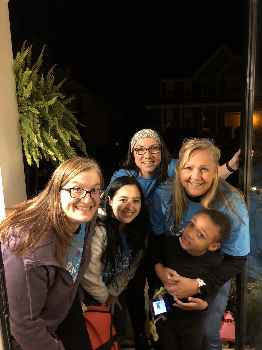 karicgeorge's tweet photo. Had a blast delivering pizzas for Papa Johns benefiting Conway!  My team rocked it!  #conwayelemsch #onefamily #conwayleaders https://t.co/EjZUvY9YCl
