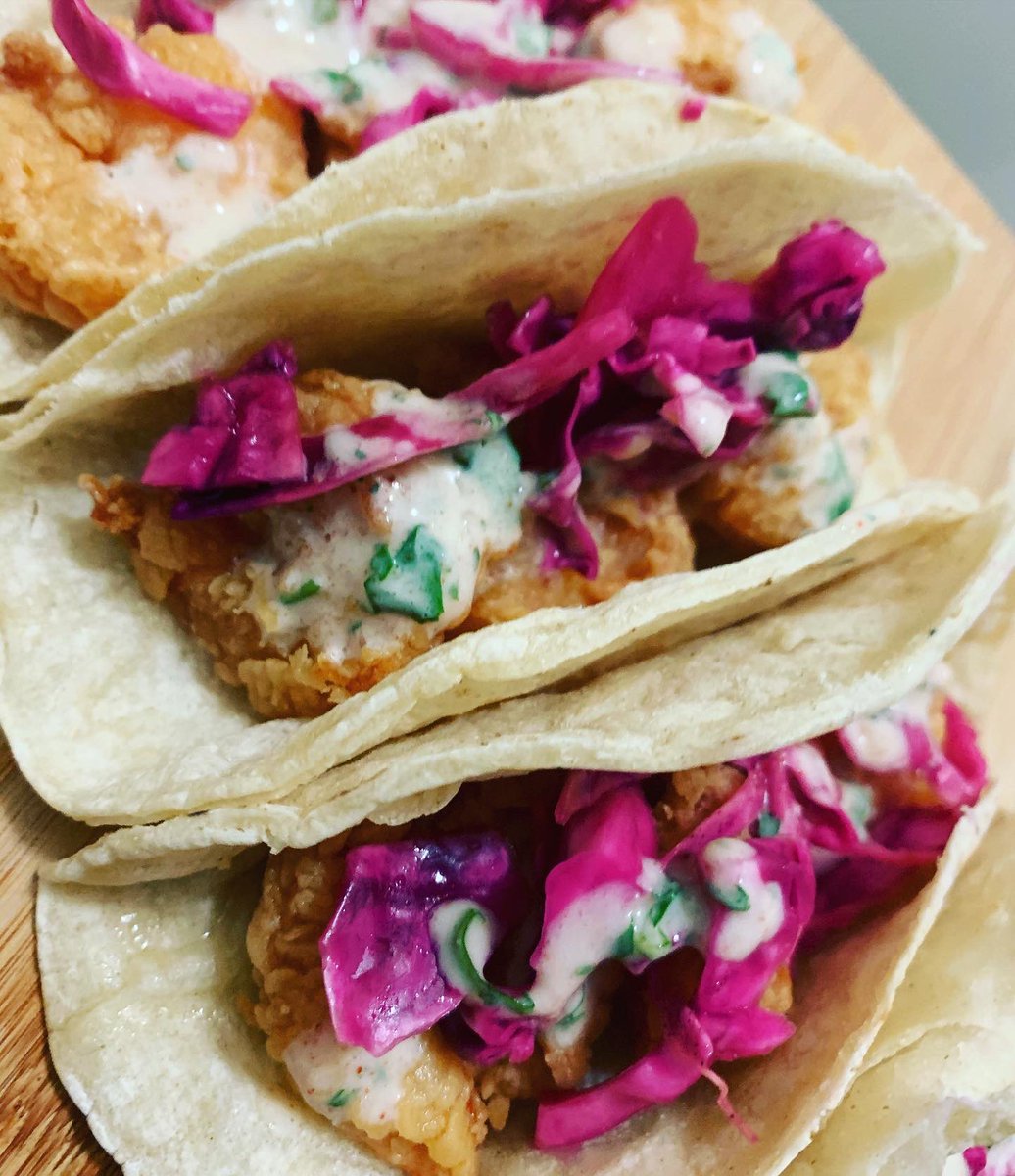 chef_kdom's tweet photo. Crispy shrimp tacos w pickled red cabbage, pico de Gallo, and smoked cilantro ranch crema #brooklynchef #foodporn #brooklyncatering #statenislandcatering #nychef #yourfavoritechef #Smashcatering #customcatering #catering #cater #caterer #getfed #feedme #chef #chefkris #eeeeeats https://t.co/THKkOAMEqu