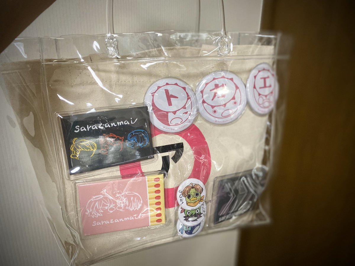 「夏ざんまい入手しました!

缶バッジカバー買って付けねばー
(進む痛バッグ化) 」|斎藤岬 3/21どれ鬼最新26話更新！単行本3巻まで好評発売中！のイラスト