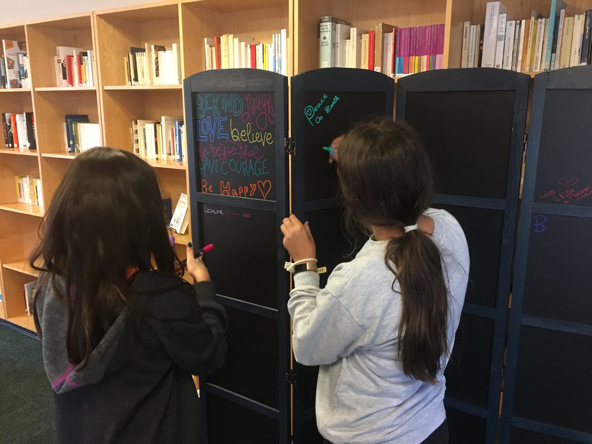 ccLFSF's tweet photo. Getting ready 4 World Kindness Day.  #allreelcome@LFSF.  #november13 https://t.co/68jKOe2rXp