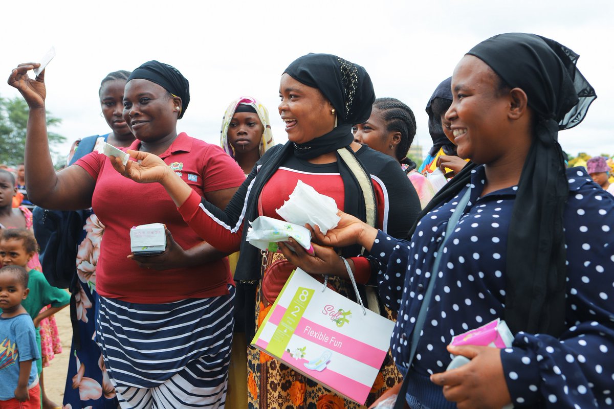 softplustz's tweet photo. Furaha nyingi kwenye nyuso zao baada ya kumjua #rafikiwakweli
#Chaguasoftplus
#haichubui #haiwashi #haiboi https://t.co/C15xd21a3x