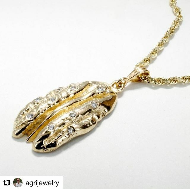 WECOTek's tweet image. Fantastic Pecan Collection by Chris Chaney!
@agrijewelry ・・・
Pecans look so rich when they are made out of Solid 14kt Gold and filled with diamonds! .
.
#pecanjewelry #wecosorting #pecansorting #pecantek ift.tt/2CiDWdy