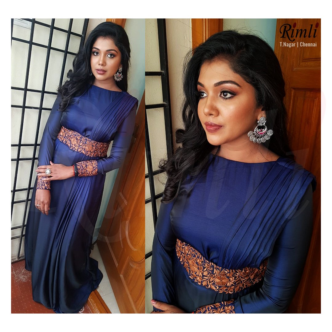 Beautiful actress & BB winner of 2018 #Riythvika adorn our coin chandbali earrings and cocktail finger ring for the BB3 Grand Finale.Visit our store @ T.Nagar | Chennai #rimliboutique #chandbaliearring #fingerrings #cocktailrings #bigbosstamil #bb3finale #bb2winner #riythvikafans